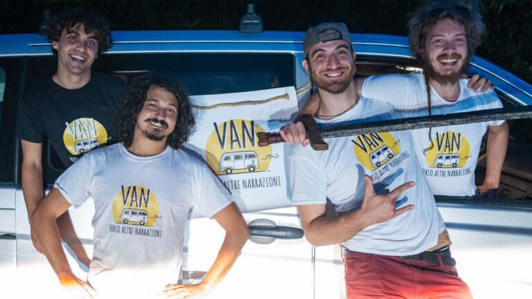 Collettivo V.A.N.: il teatro da un furgone