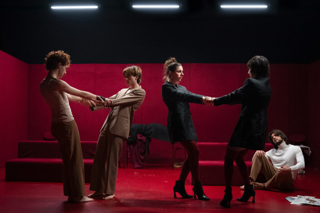 Neanche parenti: tra caotiche fragilità